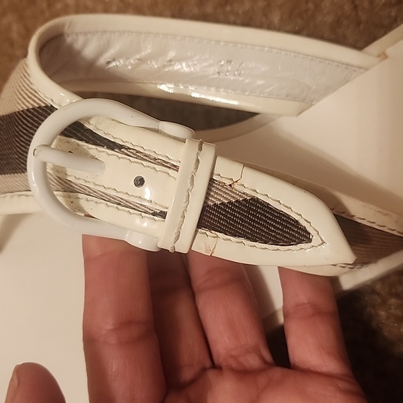 Burberry Classic Sandals - Picture 12 of 16